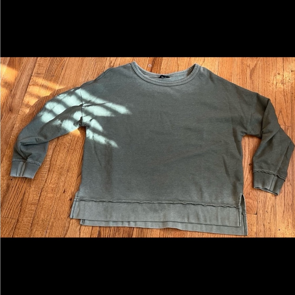 Buffalo David Britton large olive top